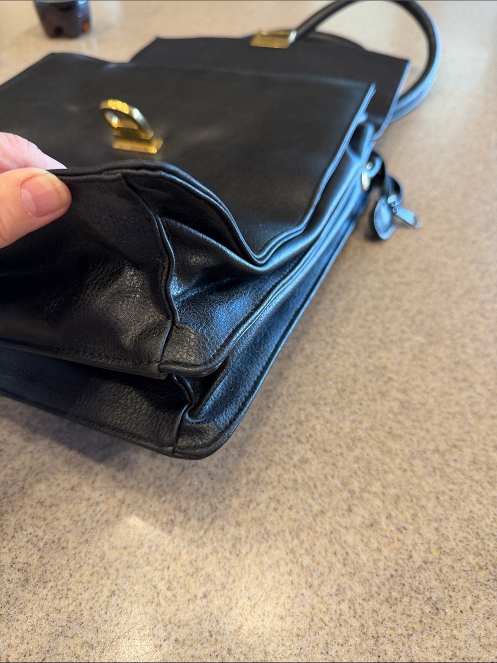 Black Leather Top-Handle Shoulder Bag w/ Gold Tone Lock & lots of organization - Picture 12 of 13